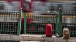 Lindungi Warga yang Menyeberang, Ini Pagar Pembatas di Rel KA