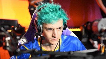 1. Di posisi puncak ada Tyler Ninja Blevins dengan pendapatan USD 17 juta di 2019. Dikenal sebagai gamer Fortnite, ia awalnya tenar lewat Twitch, sebelum akhirnya dibajak oleh Mixer. Nilai kontraknya diperkirakan mencapai USD 20-30 juta. Foto: Robert Reiners/Getty Images