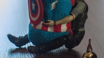 Saat Iron Man kangen Captain Marvel. Foto: David Cubero via Sina Mobile