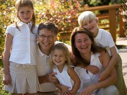Bill Gates-Melinda Sudah 25 Tahun Nikah, Mesranya Tak Berubah