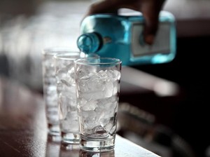 Bakteri Berbahaya Ternyata Tetap Hidup Dalam Es Batu Buatan Sendiri