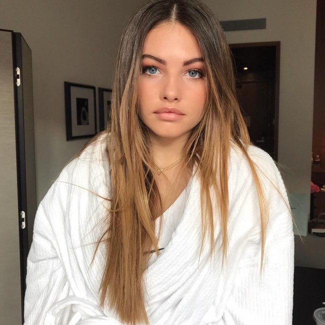 Saat masih kecil, ia pernah muncul di cover majalah. Namun, penampilannya tak luput dari kritik karena bersolek dengan makeup yang terlalu berat seperti orang dewasa. (Foto: Instagram/@thylaneblondeau)