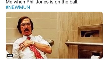 Begini salah satu meme gambaran fans MU yang sedemikian deg-degan melihat penampilan Phil Jones. (Foto: Internet/Twitter)