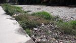 Euch! Potret Sungai Sampah di Tarumajaya Bekasi