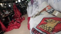 Di tahun politik ini, permintaan pembuatan atribut partai, khususnya bendera partai politik semakin meningkat jumlahnya jika dibandingkan tahun-tahun sebelumnya.