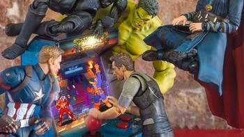 Sejak 2009, David mulai memotret mainan Marvel dengan dibumbui cerita. Foto: David Cubero via Sina Mobile