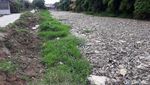 Euch! Potret Sungai Sampah di Tarumajaya Bekasi