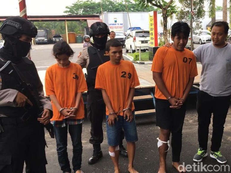 Begini Cerita Pasutri Gagal Rampok Mobil Taksi Online di Mojokerto Begini Cerita Pasutri Gagal Rampok Mobil Taksi Online di Mojokerto