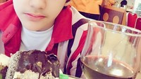 Gemas-gemas sedang ngemil cake cokelat. Manis ya! Foto: Instagram@emilianocortizo