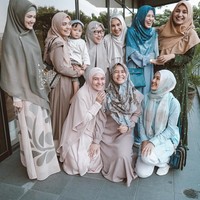 Tak hanya Prilly Latuconsina, aktris muda nan cantik Irish Bella juga pernah mengikuti kajian. Ia mengaku selalu diajak ikut pengajian oleh Dhini Aminarti. Foto: Instagram/_irishbella_