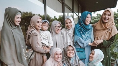 Foto: Adu Gaya Irish Bella dan Prilly Latuconsina Saat Pakai Hijab