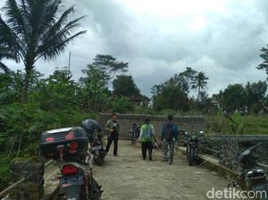 Kalah Pilkades, Warga di Wonosobo Menutup Jalan dengan Tembok