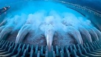 Three Gorges Dam merupakan infrastruktur pembangkit listrik asal China yang mempu menghasilkan 84,7 miliar kilowatt per tahun. Diperkirakan pembangunan ini memakan biaya US$ 28 miliar atau setara dengan Rp 406 triliun (kurs Rp 14.500). Istimewa/Dok.CNN.