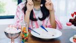 Pose Keren Tyu-zu, Wanita Tercantik Kedua Dunia yang Doyan Ngemil Es Krim