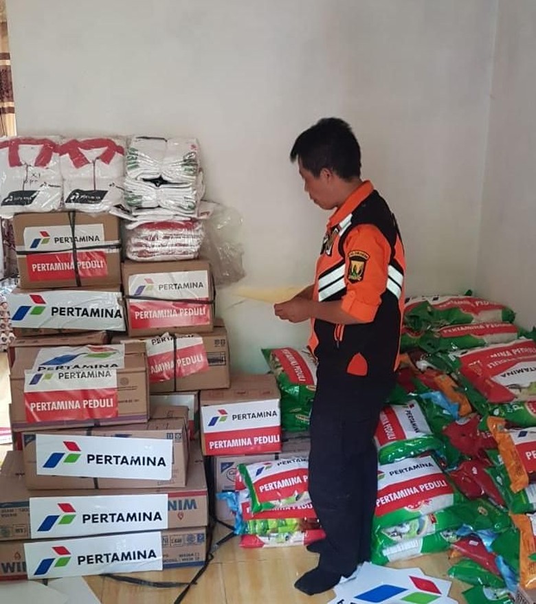 Pertamina Salurkan Bantuan untuk Korban Longsor Sukabumi Pertamina Salurkan Bantuan untuk Korban Longsor Sukabumi