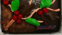 Happy Birthday Emiliano. Di ulang tahunnya yang ke-14 tahun ini ia dihadiahi kue ulang tahun cokelat. Foto: Instagram@emilianocortizo