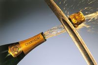 Wah, Pria Ini Berhasil Buka 38 Botol Champagne Dalam Semenit!