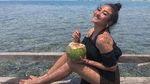 9 Potret Naomi, Wanita yang Dicurigai Dekat dengan Sule, Saat Ngemil