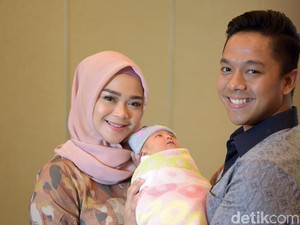 Cerita Sheza Idris Lahirkan Anak Pertama Secara Normal