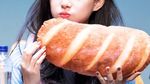 Pose Keren Tyu-zu, Wanita Tercantik Kedua Dunia yang Doyan Ngemil Es Krim