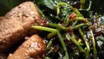 Mau Sarapan Sayur? Yuk, Jajan Brambang Asem yang Murah Enak Ini