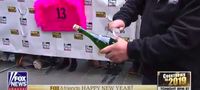 Wah, Pria Ini Berhasil Buka 38 Botol Champagne Dalam Semenit!