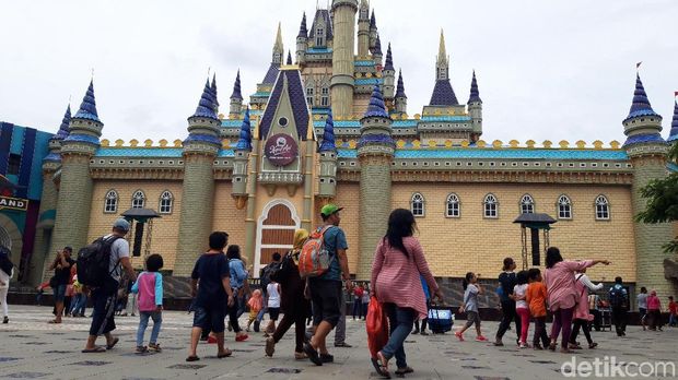 Magnet Terbaru Surabaya yang Diserbu Wisatawan: Atlantis Land