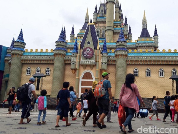 Tiket Wisata Surabaya, Ada Atlantis Land hingga KBS