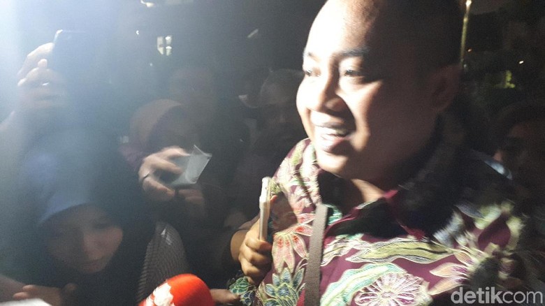 Usai Diperiksa KPK, Aspri Menpora Tolak Komentar Usai Diperiksa KPK, Aspri Menpora Tolak Komentar