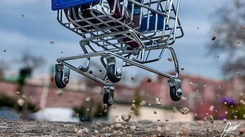 Mau kemana ya Iron Man dan Captain America. Foto: David Cubero via Sina Mobile