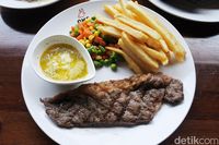 OMG Steak House: Empuk Juicy Grilled Beef Ribs dan Sirloin Steak Ada di Sini