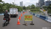 Rambu-rambu peringatan untuk waspada juga sudah tampak di lokasi.