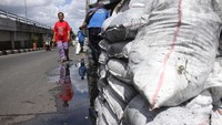 Serta memperlancar aliran selokan dan mencegah banjir.