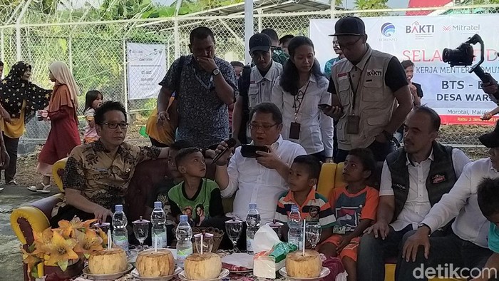 Di Morotai, Menkominfo mengungkap empat fokusnya di tahun 2019. (Foto: Rachmatunnisa/detikINET) Di Morotai, Menkominfo mengungkap empat fokusnya di tahun 2019. (Foto: Rachmatunnisa/detikINET)