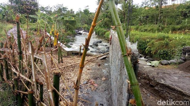 Kalah Pilkades, Warga di Wonosobo Menutup Jalan dengan Tembok