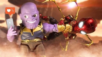 Dia mengaku sangat tergila-gila dengan fotografi mainan, terutama bila memotret action figur jagoan Marvel. Foto: David Cubero via Sina Mobile