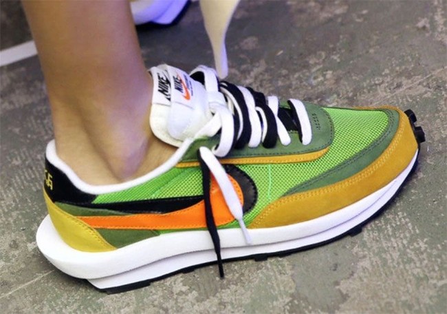 Nike x Sacai. Debut di Paris Fashion Week tahun lalu, sneakers dengan sol unik berlapis ini kabarnya akan dirilis Januari ini. Perpaduan warna yang nyentrik, sneakers Nike x Sacai bakal memaksimalkan gaya street style kamu yang kekinian. (Foto: Dok. Sneakernews)