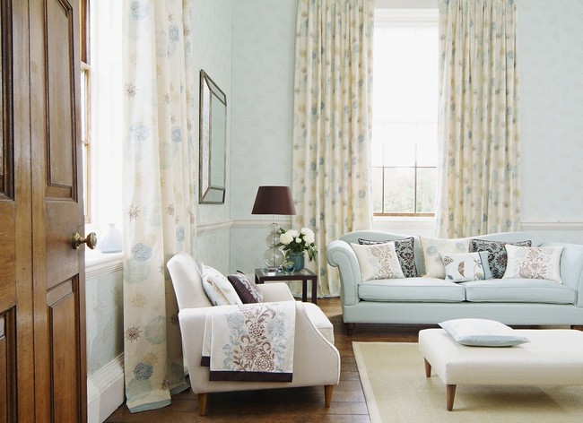 Motif floral diprediksi akan banyak disukai dalam tata interior 2019. Baik itu ditempatkan pada dinding, langit-langit, gorden bahkan lantai. Motif floral yang besar-besar akan jadi tren, kata Cindy Fuller, pendiri Designs Direct, dilansir Daily Mail. Foto: iStock