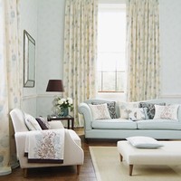 Motif floral diprediksi akan banyak disukai dalam tata interior 2019. Baik itu ditempatkan pada dinding, langit-langit, gorden bahkan lantai. Motif floral yang besar-besar akan jadi tren, kata Cindy Fuller, pendiri Designs Direct, dilansir Daily Mail. Foto: iStock