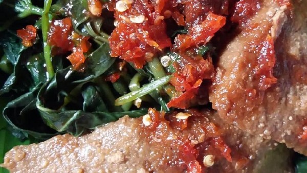 Mau Sarapan Sayur? Yuk, Jajan Brambang Asem yang Murah Enak Ini