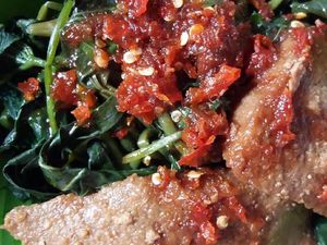 Mau Sarapan Sayur? Yuk, Jajan Brambang Asem yang Murah Enak Ini
