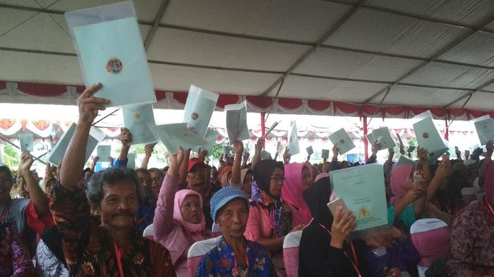 Pemerintah bagi-bagi sertifikat tanah di Blitar