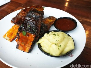 OMG Steak House: Empuk Juicy Grilled Beef Ribs dan Sirloin Steak Ada di Sini