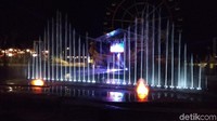 Pengunjung pun dibuat takjub oleh atraksi ini. (Eko Susanto/detikTravel)