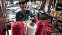 Menururt perajin memasuki tahun politik 2019 yang akan terjadi Pilpres dan Pemilu, jumlah pemesanan bendera partai meningkat hingga 100 persen.