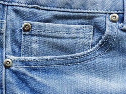 Video Ketika Batik Kudus Bertemu Denim: Eksplorasi Gaya Grunge hingga Edgy