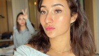 Wajah manis Naomi kerap menghiasi sederet judul FTV. Ia adalah perempuan berdarah Indonesia dan Jerman. Foto: Instagram naonomnom