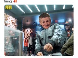 Meme Phil Jones Buat Fans MU Deg-degan, Keringat pun Bercucuran