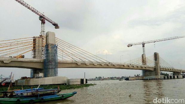 Setelah penantian selama 4 tahun, Jembatan Musi IV yang berada di Kota Palembang, Sumatera Selatan dibuka untuk umum. Yuk lihat jembatannya.