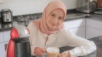 Sebelum memulai hari yang padat, enaknya memang ngopi dengan tekstur yang creamy. Foto: Instagram@dhaturembulan
